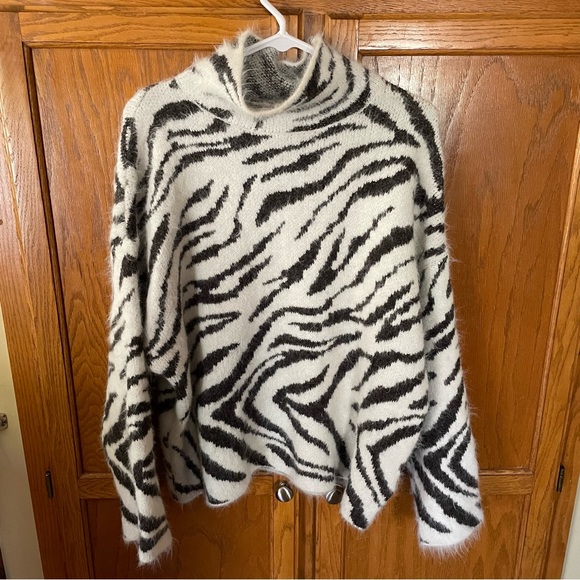 H&M Stand Up Collar Zebra Print Eyelash Fringe sweater - Picture 2 of 6